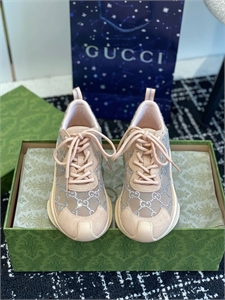 {{productViewItem.photos[photoViewList.activeNavIndex].Alt || productViewItem.photos[photoViewList.activeNavIndex].Description || 'Кроссовки GUCCI'}}