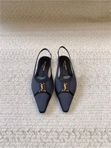 {{productViewItem.photos[photoViewList.activeNavIndex].Alt || productViewItem.photos[photoViewList.activeNavIndex].Description || 'Туфли YSL'}}