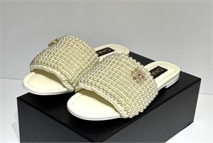 {{productViewItem.photos[photoViewList.activeNavIndex].Alt || productViewItem.photos[photoViewList.activeNavIndex].Description || 'Тапочки CHANEL'}}