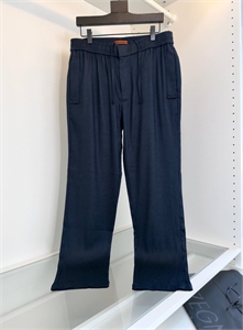 {{productViewItem.photos[photoViewList.activeNavIndex].Alt || productViewItem.photos[photoViewList.activeNavIndex].Description || 'Штаны ZEGNA'}}
