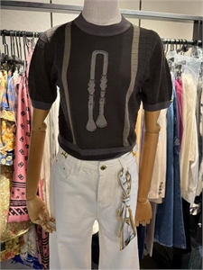 {{productViewItem.photos[photoViewList.activeNavIndex].Alt || productViewItem.photos[photoViewList.activeNavIndex].Description || 'Кофта Hermes'}}