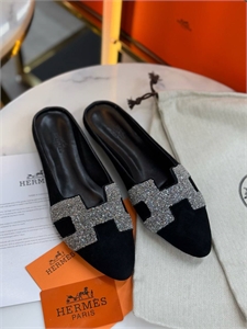 {{productViewItem.photos[photoViewList.activeNavIndex].Alt || productViewItem.photos[photoViewList.activeNavIndex].Description || 'Мюли HERMES'}}