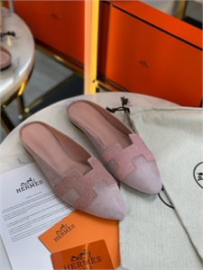 {{productViewItem.photos[photoViewList.activeNavIndex].Alt || productViewItem.photos[photoViewList.activeNavIndex].Description || 'Мюли HERMES'}}