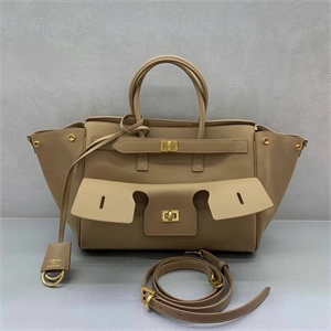 {{productViewItem.photos[photoViewList.activeNavIndex].Alt || productViewItem.photos[photoViewList.activeNavIndex].Description || 'Сумка BALENCIAGA'}}