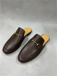 {{productViewItem.photos[photoViewList.activeNavIndex].Alt || productViewItem.photos[photoViewList.activeNavIndex].Description || 'Мюли GUCCI'}}