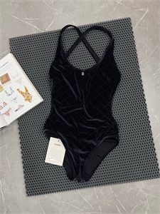 {{productViewItem.photos[photoViewList.activeNavIndex].Alt || productViewItem.photos[photoViewList.activeNavIndex].Description || 'Купальник CHANEL'}}