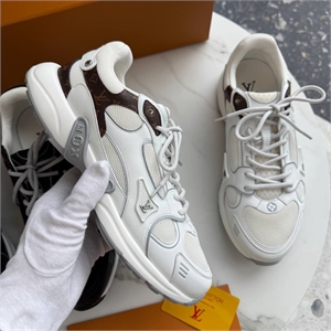 {{productViewItem.photos[photoViewList.activeNavIndex].Alt || productViewItem.photos[photoViewList.activeNavIndex].Description || 'Кроссовки LV'}}