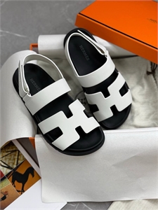{{productViewItem.photos[photoViewList.activeNavIndex].Alt || productViewItem.photos[photoViewList.activeNavIndex].Description || 'Сандалии HERMES'}}
