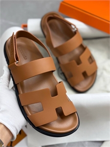 {{productViewItem.photos[photoViewList.activeNavIndex].Alt || productViewItem.photos[photoViewList.activeNavIndex].Description || 'Сандалии HERMES'}}