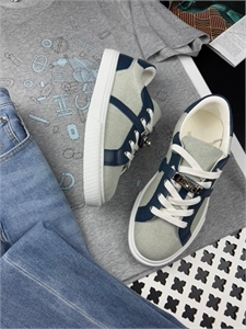 {{productViewItem.photos[photoViewList.activeNavIndex].Alt || productViewItem.photos[photoViewList.activeNavIndex].Description || 'Кеды Hermes'}}