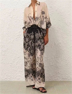 {{productViewItem.photos[photoViewList.activeNavIndex].Alt || productViewItem.photos[photoViewList.activeNavIndex].Description || 'Костюм ZIMMERMANN'}}
