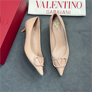 {{productViewItem.photos[photoViewList.activeNavIndex].Alt || productViewItem.photos[photoViewList.activeNavIndex].Description || 'Туфли VALENTINO'}}
