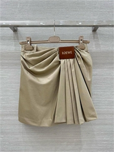 {{productViewItem.photos[photoViewList.activeNavIndex].Alt || productViewItem.photos[photoViewList.activeNavIndex].Description || 'Юбка LOEWE'}}