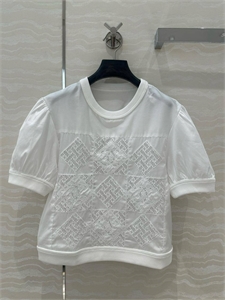 {{productViewItem.photos[photoViewList.activeNavIndex].Alt || productViewItem.photos[photoViewList.activeNavIndex].Description || 'Кофта  CHANEL'}}
