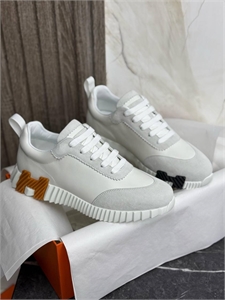 {{productViewItem.photos[photoViewList.activeNavIndex].Alt || productViewItem.photos[photoViewList.activeNavIndex].Description || 'Кроссовки  Hermes'}}