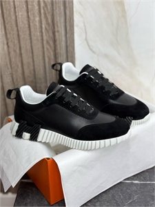 {{productViewItem.photos[photoViewList.activeNavIndex].Alt || productViewItem.photos[photoViewList.activeNavIndex].Description || 'Кроссовки  Hermes'}}