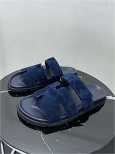 {{productViewItem.photos[photoViewList.activeNavIndex].Alt || productViewItem.photos[photoViewList.activeNavIndex].Description || 'Шлёпанцы HERMES'}}