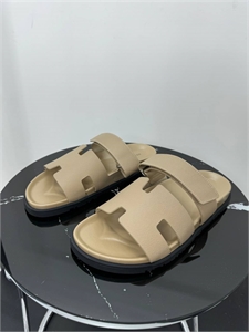 {{productViewItem.photos[photoViewList.activeNavIndex].Alt || productViewItem.photos[photoViewList.activeNavIndex].Description || 'Шлёпанцы HERMES'}}
