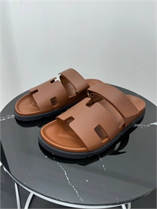 {{productViewItem.photos[photoViewList.activeNavIndex].Alt || productViewItem.photos[photoViewList.activeNavIndex].Description || 'Шлёпанцы HERMES'}}