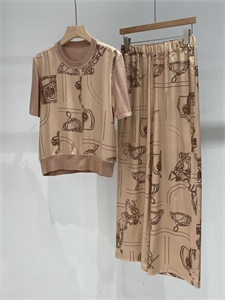 {{productViewItem.photos[photoViewList.activeNavIndex].Alt || productViewItem.photos[photoViewList.activeNavIndex].Description || 'Костюм HERMES'}}