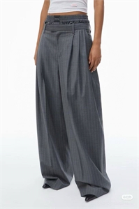 {{productViewItem.photos[photoViewList.activeNavIndex].Alt || productViewItem.photos[photoViewList.activeNavIndex].Description || 'Брюки ALEXANDER WANG'}}