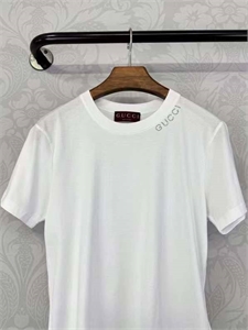 {{productViewItem.photos[photoViewList.activeNavIndex].Alt || productViewItem.photos[photoViewList.activeNavIndex].Description || 'Футболка GUCCI'}}