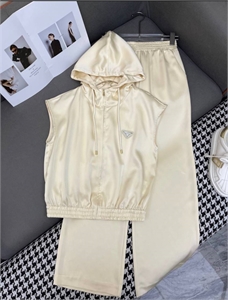 Костюм PRADA 134952