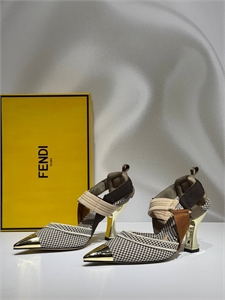 {{productViewItem.photos[photoViewList.activeNavIndex].Alt || productViewItem.photos[photoViewList.activeNavIndex].Description || 'Туфли FENDI'}}