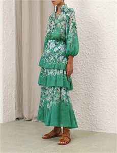 {{productViewItem.photos[photoViewList.activeNavIndex].Alt || productViewItem.photos[photoViewList.activeNavIndex].Description || 'Костюм ZIMMERMANN'}}
