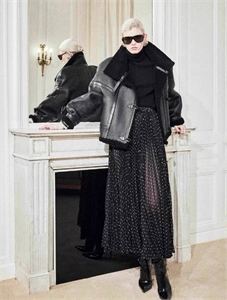 {{productViewItem.photos[photoViewList.activeNavIndex].Alt || productViewItem.photos[photoViewList.activeNavIndex].Description || 'Юбка YSL'}}