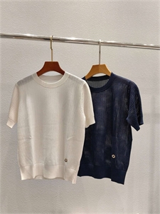 {{productViewItem.photos[photoViewList.activeNavIndex].Alt || productViewItem.photos[photoViewList.activeNavIndex].Description || 'Кофта LORO PIANA'}}