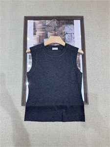 {{productViewItem.photos[photoViewList.activeNavIndex].Alt || productViewItem.photos[photoViewList.activeNavIndex].Description || 'Жилетка BRUNELLO CUCINELLI'}}