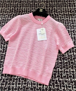{{productViewItem.photos[photoViewList.activeNavIndex].Alt || productViewItem.photos[photoViewList.activeNavIndex].Description || 'Кофта CHANEL'}}