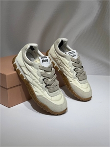 {{productViewItem.photos[photoViewList.activeNavIndex].Alt || productViewItem.photos[photoViewList.activeNavIndex].Description || 'Кроссовки MIU MIU'}}