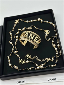 {{productViewItem.photos[photoViewList.activeNavIndex].Alt || productViewItem.photos[photoViewList.activeNavIndex].Description || 'Браслет CHANEL'}}