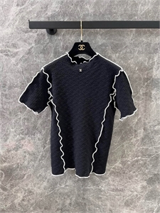 {{productViewItem.photos[photoViewList.activeNavIndex].Alt || productViewItem.photos[photoViewList.activeNavIndex].Description || 'Кофта CHANEL'}}
