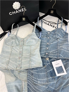 {{productViewItem.photos[photoViewList.activeNavIndex].Alt || productViewItem.photos[photoViewList.activeNavIndex].Description || 'Топ CHANEL'}}