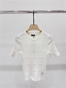 {{productViewItem.photos[photoViewList.activeNavIndex].Alt || productViewItem.photos[photoViewList.activeNavIndex].Description || 'Кофта CHANEL'}}