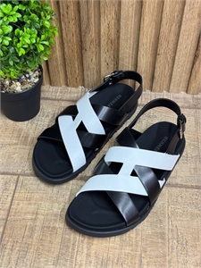 {{productViewItem.photos[photoViewList.activeNavIndex].Alt || productViewItem.photos[photoViewList.activeNavIndex].Description || 'Босоножки HERMES'}}