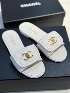 {{productViewItem.photos[photoViewList.activeNavIndex].Alt || productViewItem.photos[photoViewList.activeNavIndex].Description || 'Тапочки CHANEL'}}