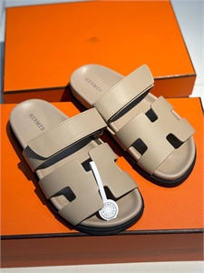 {{productViewItem.photos[photoViewList.activeNavIndex].Alt || productViewItem.photos[photoViewList.activeNavIndex].Description || 'Шлепанцы HERMES'}}