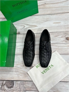 {{productViewItem.photos[photoViewList.activeNavIndex].Alt || productViewItem.photos[photoViewList.activeNavIndex].Description || 'Туфли BOTTEGA VENETA'}}