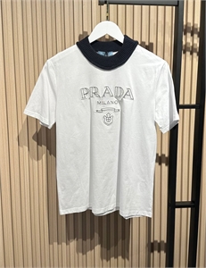 {{productViewItem.photos[photoViewList.activeNavIndex].Alt || productViewItem.photos[photoViewList.activeNavIndex].Description || 'Футболка PRADA'}}
