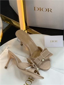 {{productViewItem.photos[photoViewList.activeNavIndex].Alt || productViewItem.photos[photoViewList.activeNavIndex].Description || 'Босоножки DIOR'}}