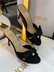 {{productViewItem.photos[photoViewList.activeNavIndex].Alt || productViewItem.photos[photoViewList.activeNavIndex].Description || 'Босоножки DIOR'}}