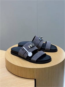{{productViewItem.photos[photoViewList.activeNavIndex].Alt || productViewItem.photos[photoViewList.activeNavIndex].Description || 'Шлёпанцы HERMES'}}