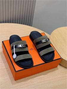 {{productViewItem.photos[photoViewList.activeNavIndex].Alt || productViewItem.photos[photoViewList.activeNavIndex].Description || 'Шлёпанцы HERMES'}}