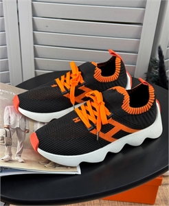 {{productViewItem.photos[photoViewList.activeNavIndex].Alt || productViewItem.photos[photoViewList.activeNavIndex].Description || 'Кроссовки Hermes'}}
