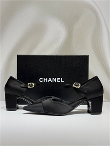 {{productViewItem.photos[photoViewList.activeNavIndex].Alt || productViewItem.photos[photoViewList.activeNavIndex].Description || 'Туфли CHANEL'}}