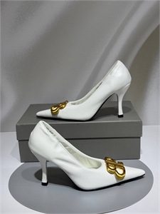 {{productViewItem.photos[photoViewList.activeNavIndex].Alt || productViewItem.photos[photoViewList.activeNavIndex].Description || 'Туфли BALENCIAGA'}}